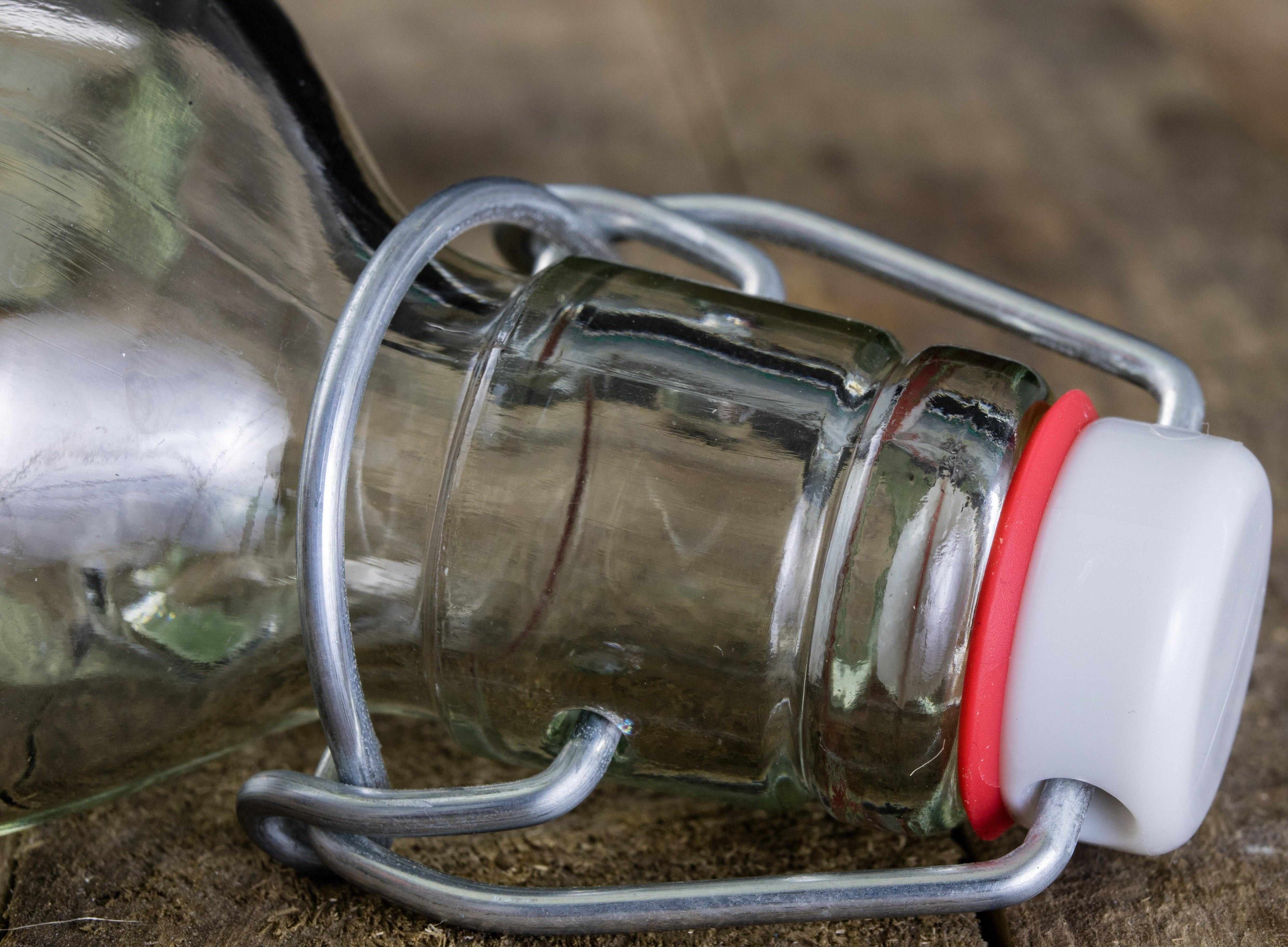 8.5 oz Swing Top Glass Bottle with Stainless Steel Wire Air Tight Leakproof Seal for Vanilla Extract - Image 3