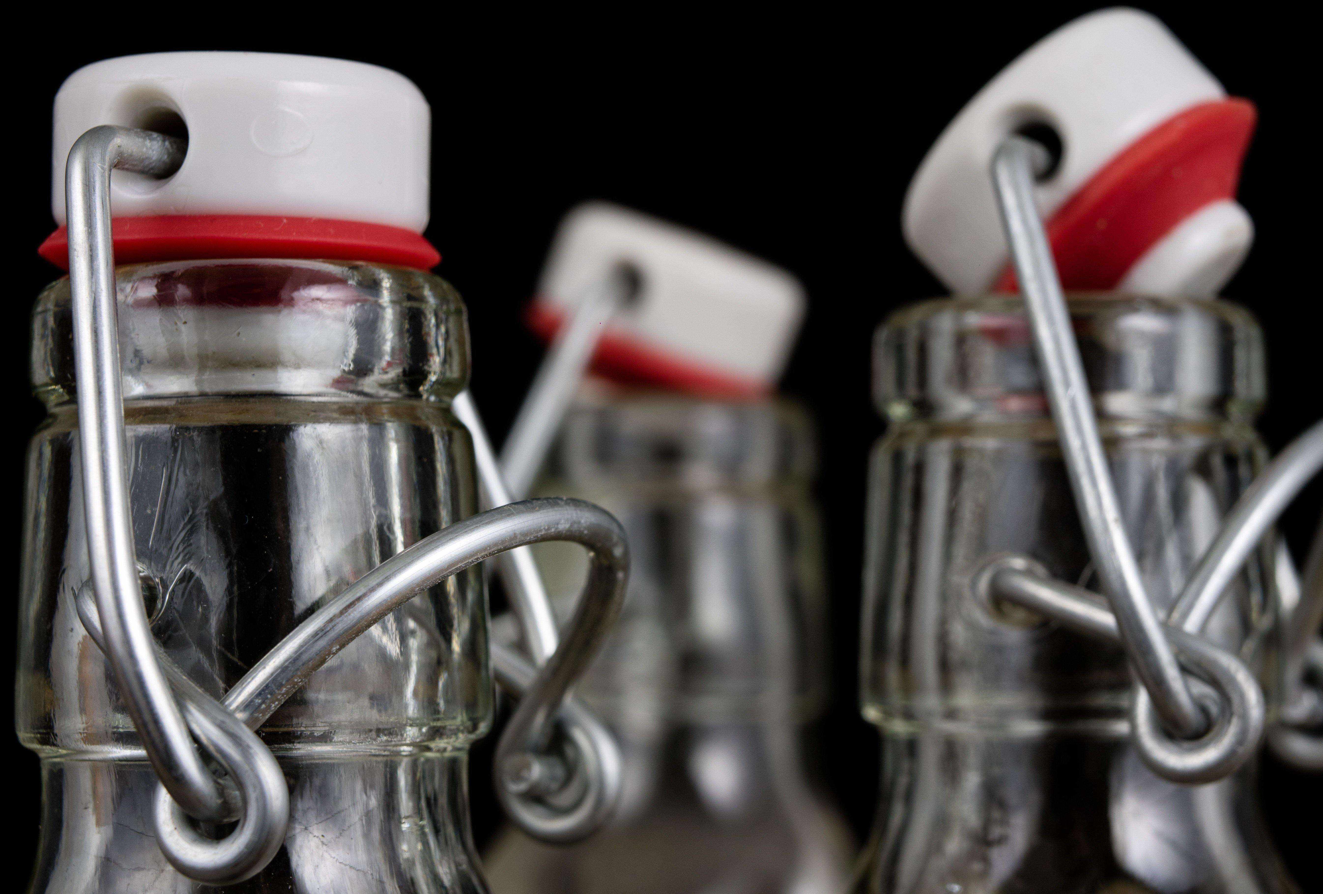 8.5 oz Swing Top Glass Bottle with Stainless Steel Wire Air Tight Leakproof Seal for Vanilla Extract - Image 4