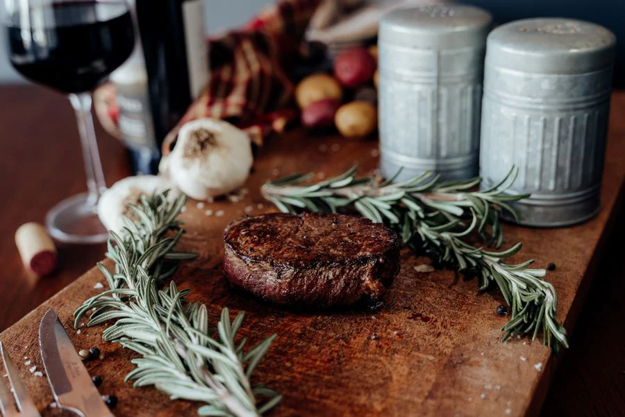 Beef Tenderloin Filet Mignon - 6 oz - Image 3
