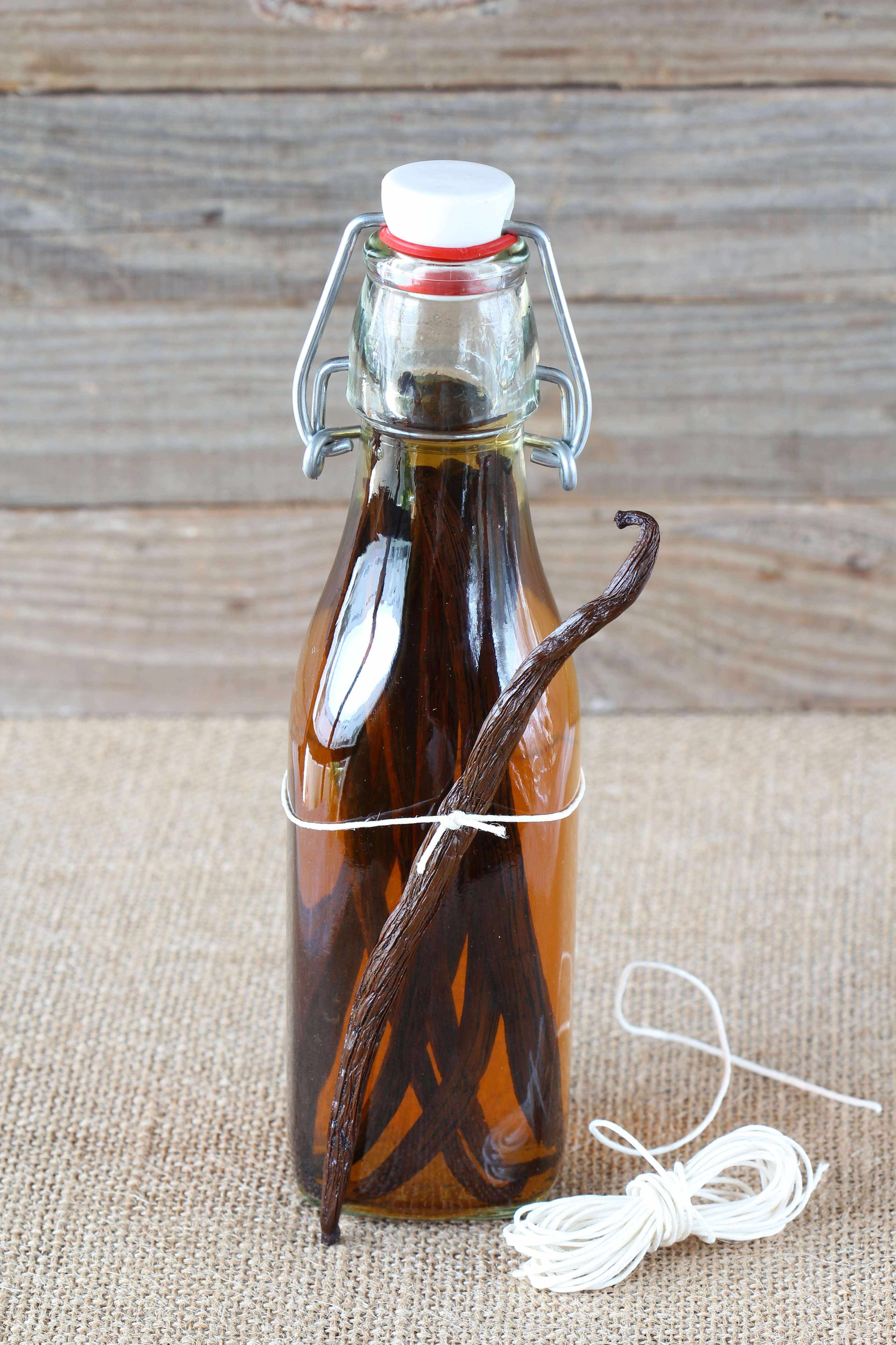 Homemade Vanilla Extract Kit with Organic Madagascar Vanilla Beans - Image 11