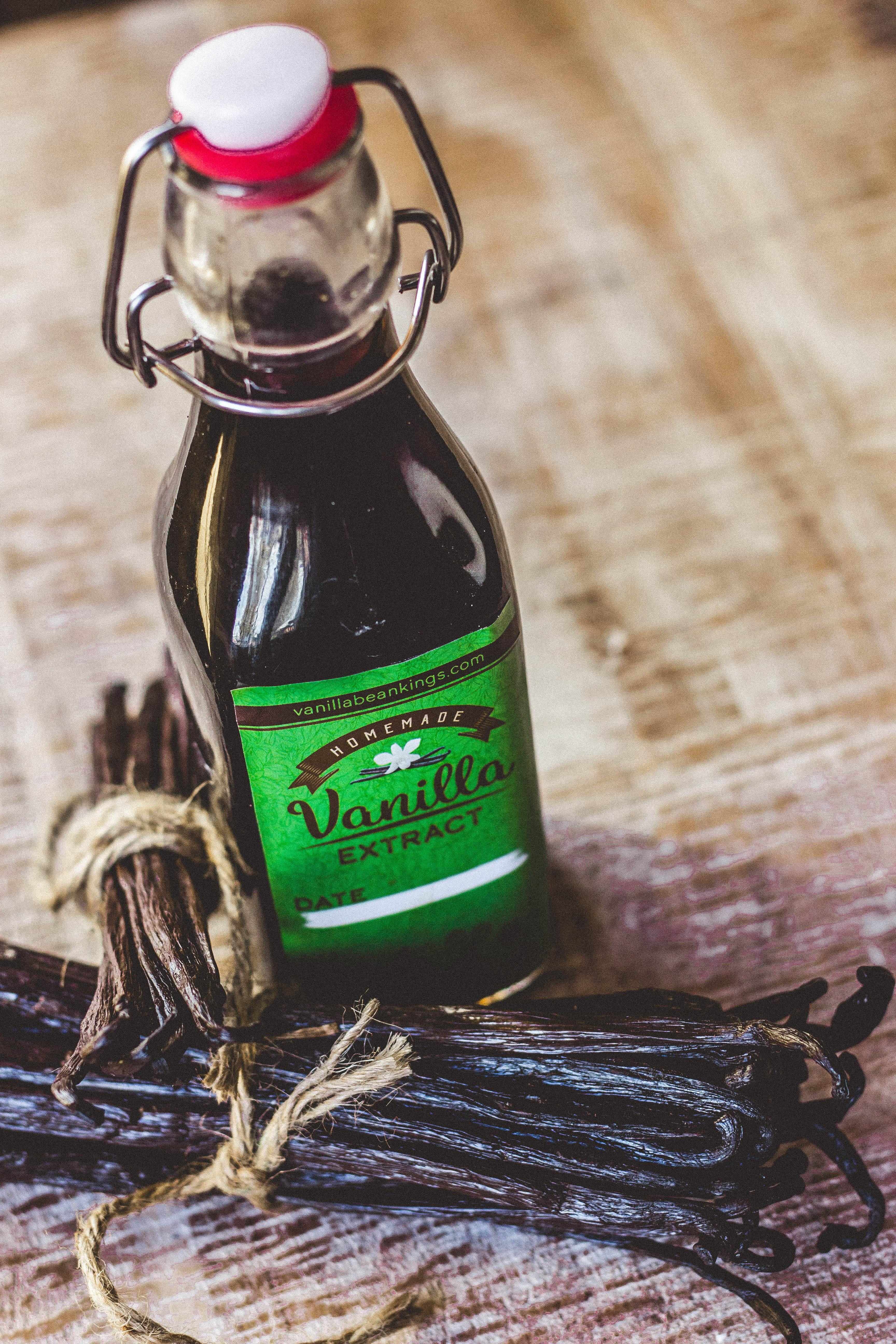 Homemade Vanilla Extract Kit with Organic Madagascar Vanilla Beans - Image 2
