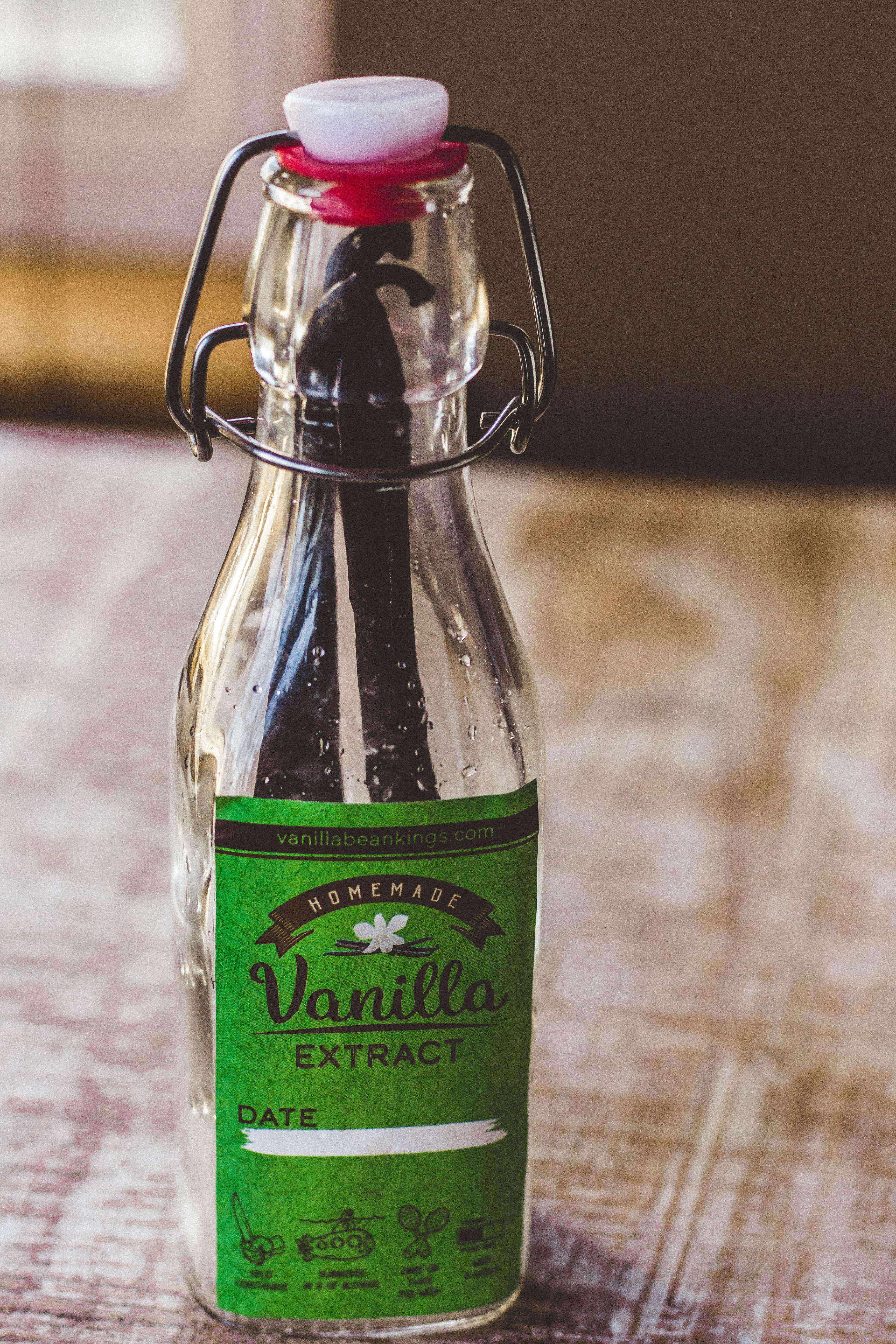 Homemade Vanilla Extract Kit with Organic Madagascar Vanilla Beans - Image 3