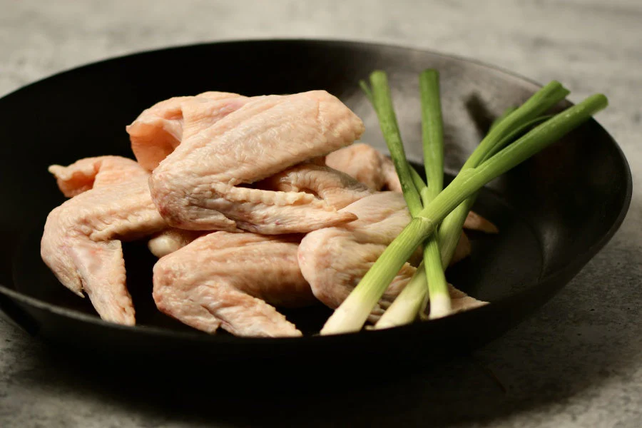 Pasture-raised Chicken Wings - 1.5 lbs - Image 4