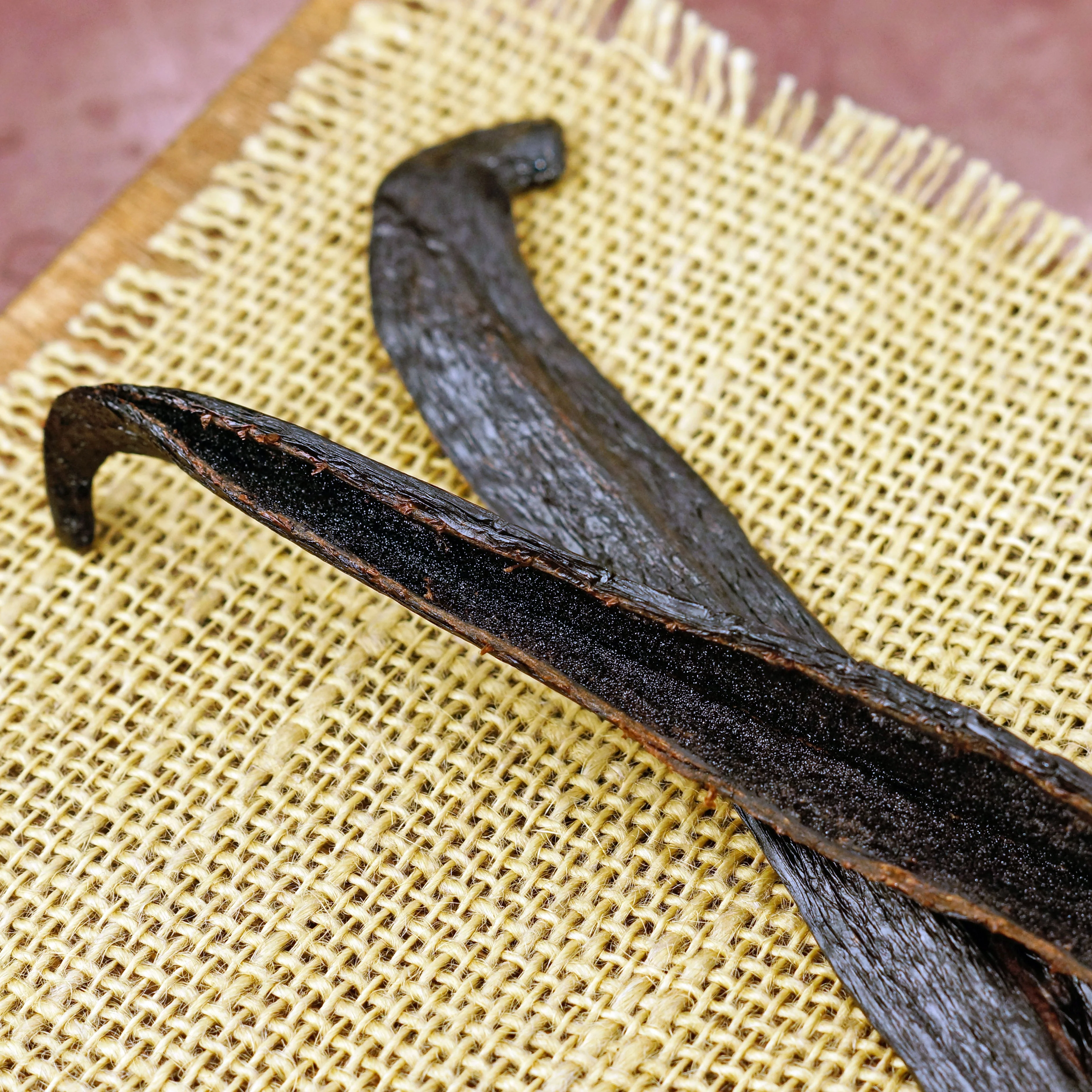 Peruvian Vanilla Beans - Whole Grade A Vanilla Pods for Vanilla Extract and Baking - Image 4
