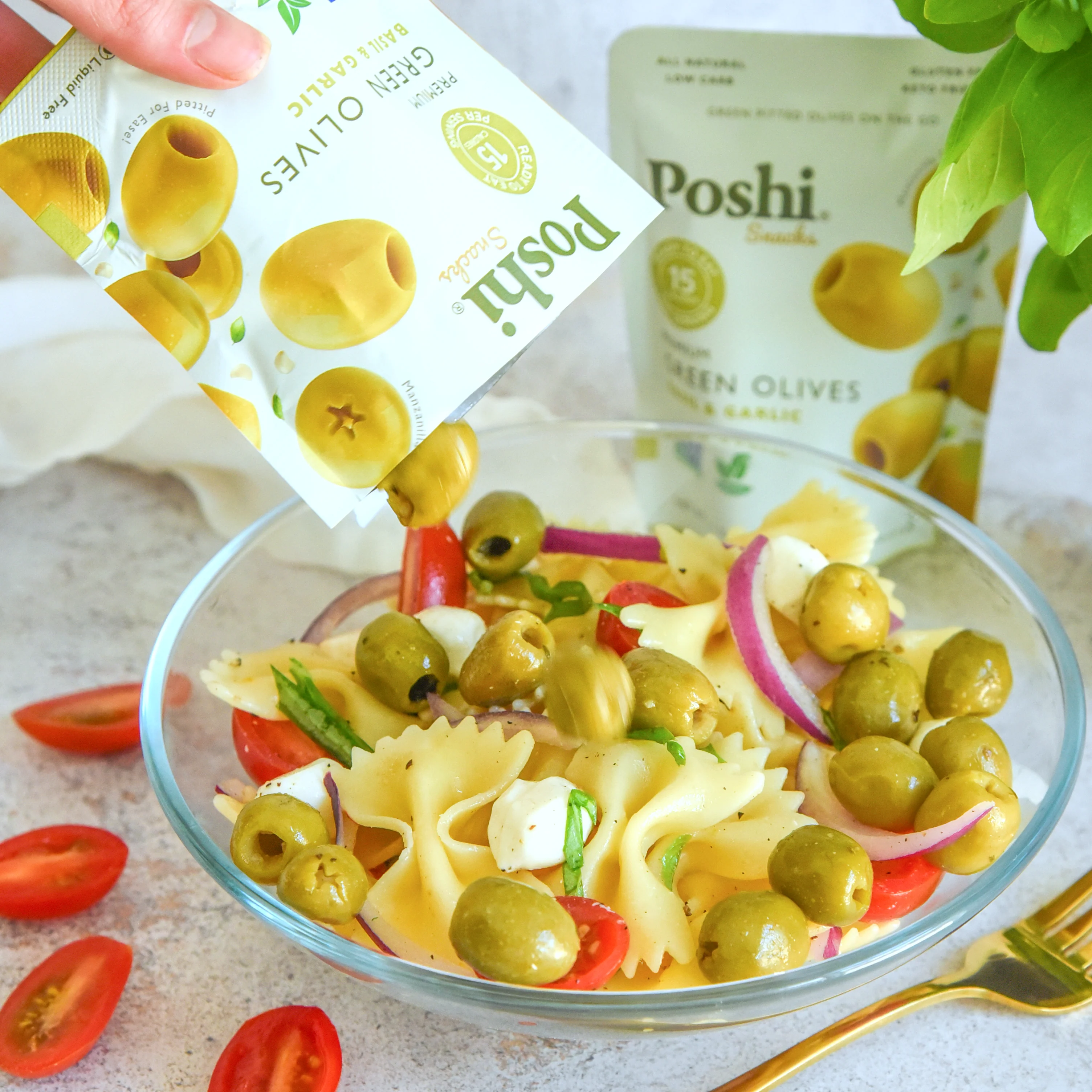 Pitted Green Olives With Basil & Garlic - 10 Snack Packs (1.1 OZ/Pouch) - Image 4