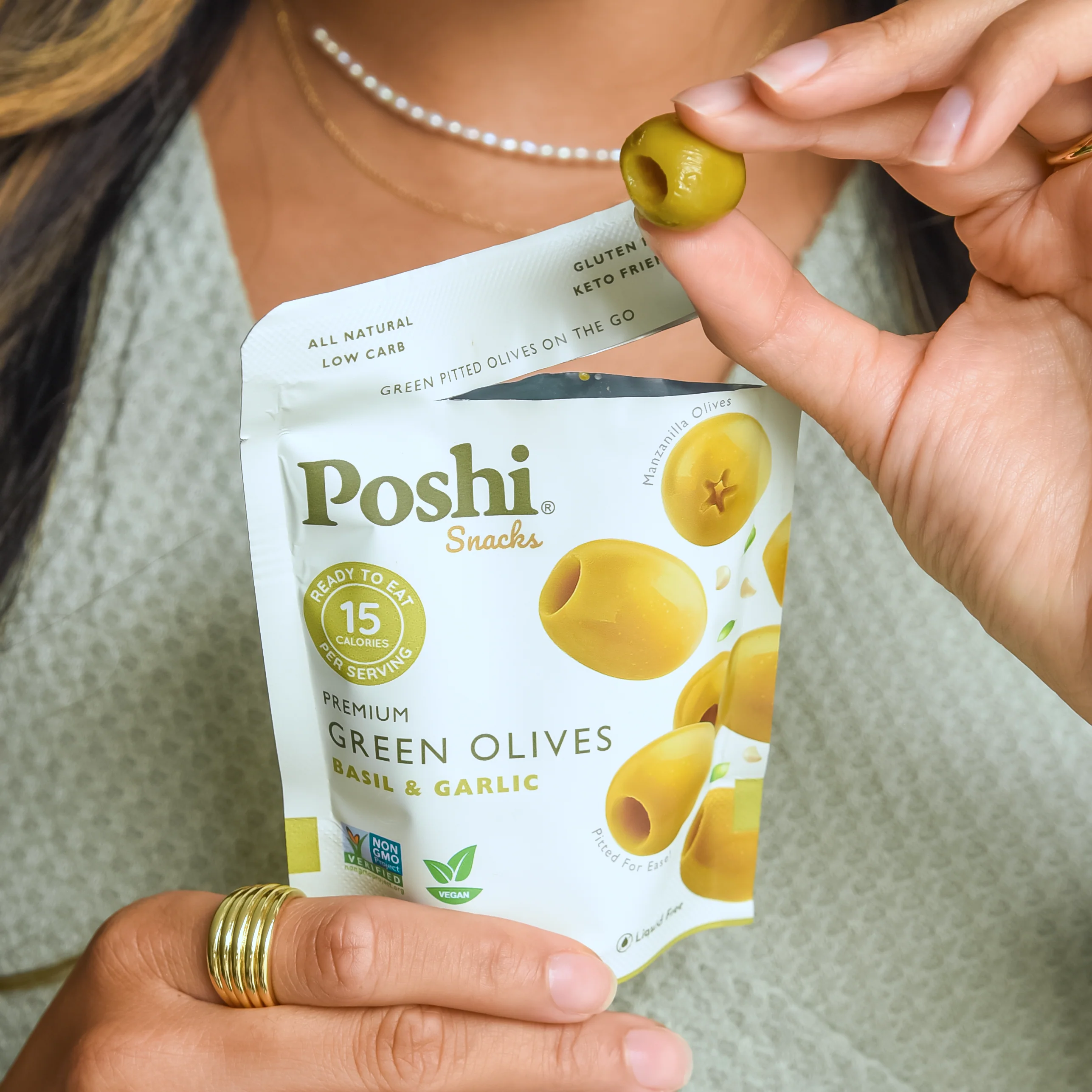 Pitted Green Olives With Basil & Garlic - 10 Snack Packs (1.1 OZ/Pouch) - Image 7